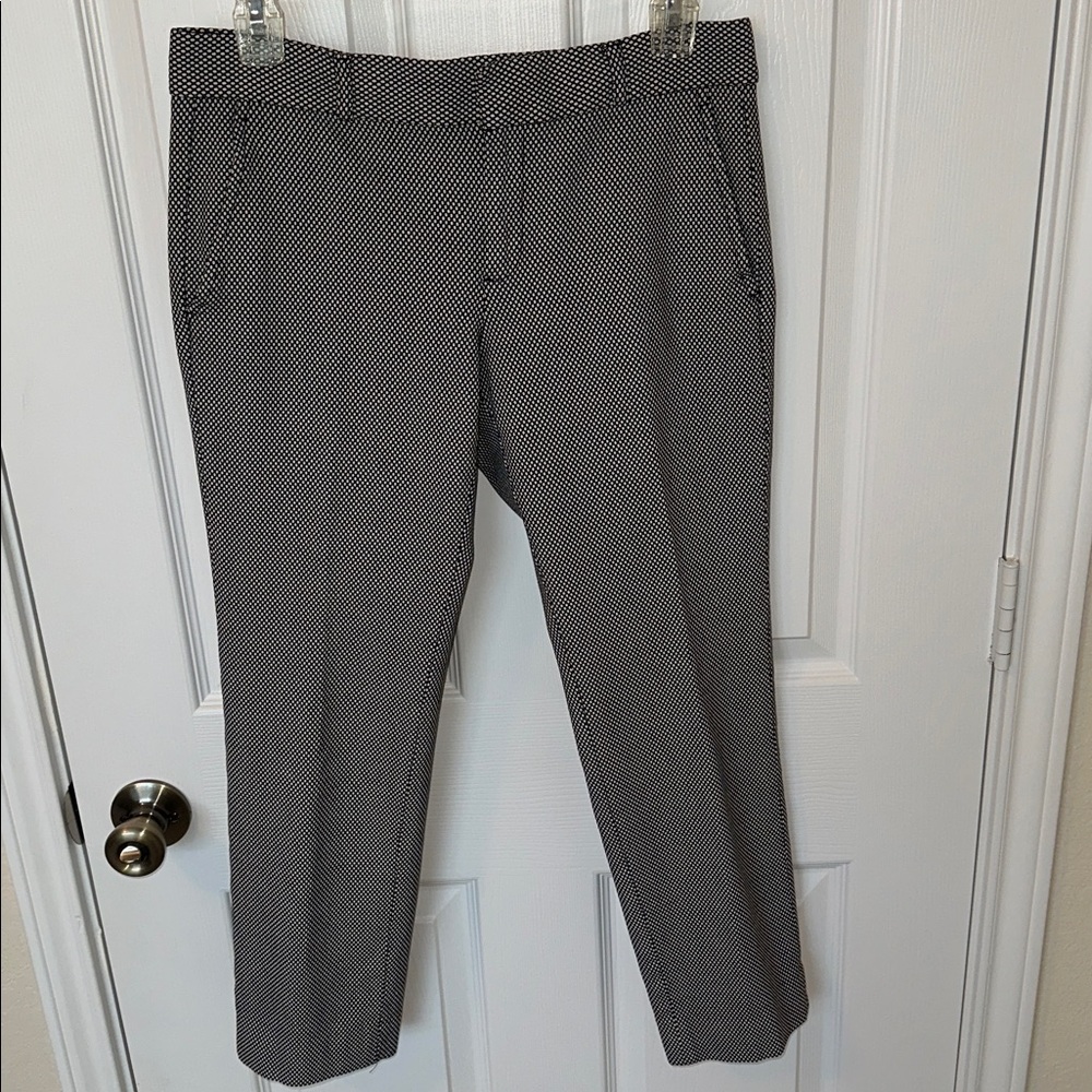 Banana Republic Women’s Black and White Textured Capris Size 4. - Picture 7 of 12